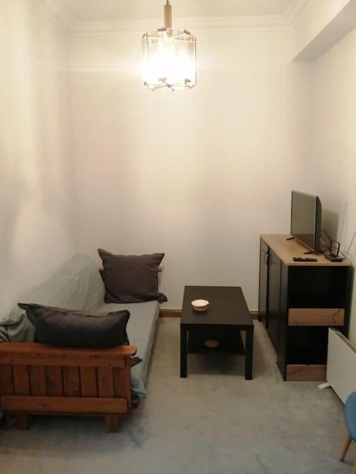 Ανακαινισμένο 8 Λεπτά Από Το Μετρό. Apartment เอเธนส์ ภายนอก รูปภาพ
