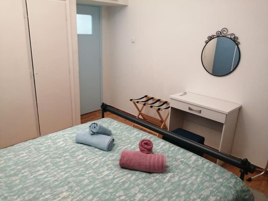 Ανακαινισμένο 8 Λεπτά Από Το Μετρό. Apartment เอเธนส์ ภายนอก รูปภาพ