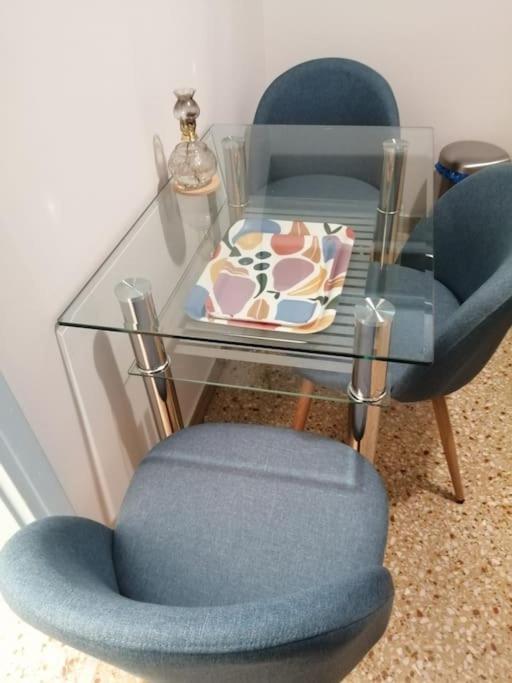 Ανακαινισμένο 8 Λεπτά Από Το Μετρό. Apartment เอเธนส์ ภายนอก รูปภาพ