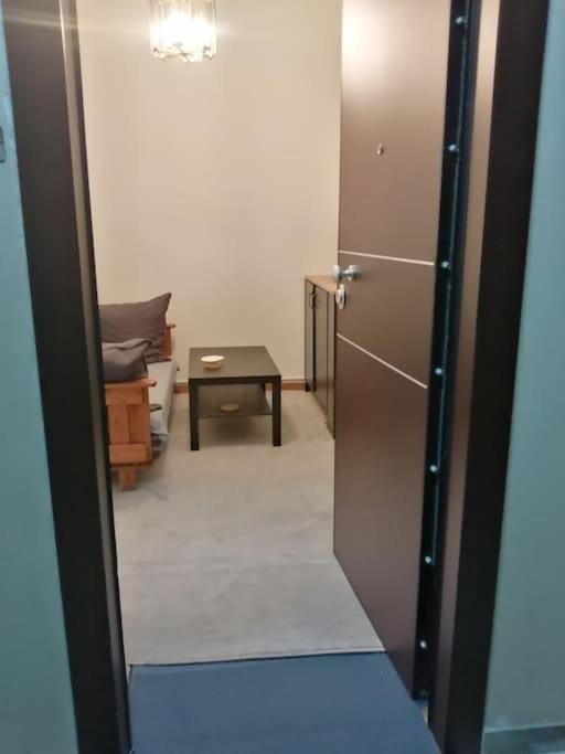 Ανακαινισμένο 8 Λεπτά Από Το Μετρό. Apartment เอเธนส์ ภายนอก รูปภาพ