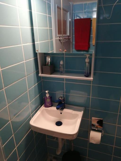 Ανακαινισμένο 8 Λεπτά Από Το Μετρό. Apartment เอเธนส์ ภายนอก รูปภาพ