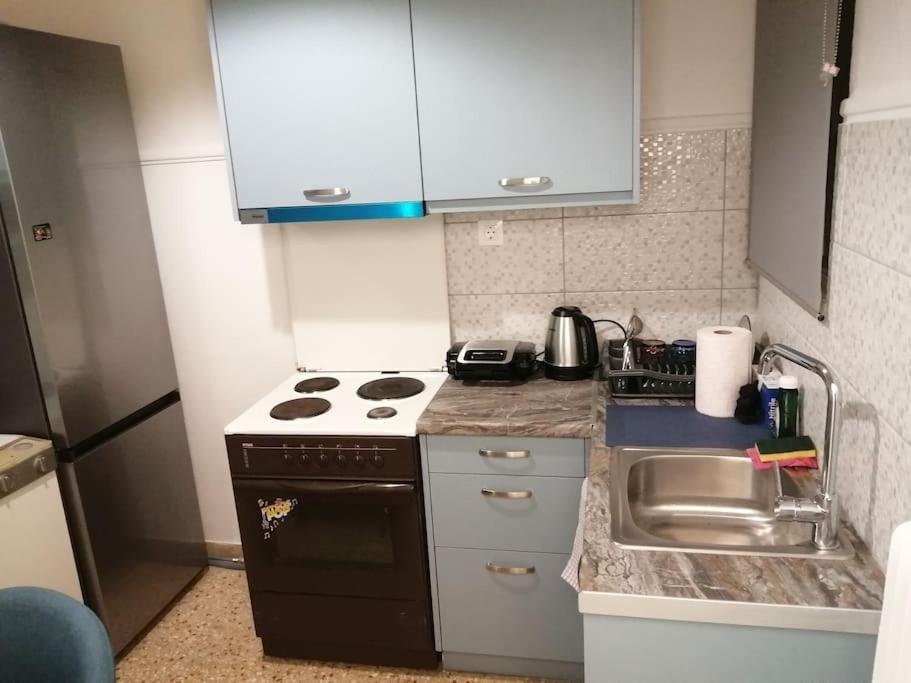 Ανακαινισμένο 8 Λεπτά Από Το Μετρό. Apartment เอเธนส์ ภายนอก รูปภาพ